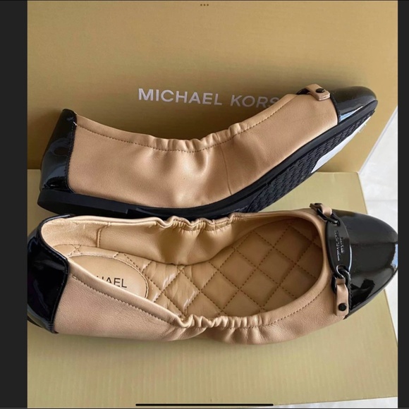 Michael Kors Black & Tan Flats - Picture 2 of 4